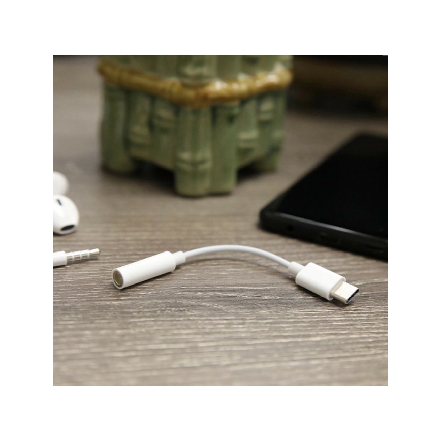 Адаптер USB-C за AUX